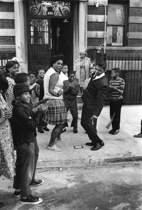 Teen Idol Frankie Lymon's Tragic Rise and Fall Tells the Truth About 1950s America | History | Smithsonian Magazine Frankie Lymon, 1950s America, Men Dancing, Ian Berry, Children Dancing, Dancing In The Street, Chicago Night, Black Pictures, Istoria Artei