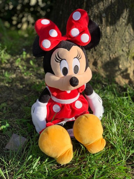 Minnie Mouse Roja, Disney Stuffed Animals, Teddy Bear Gifts, Iphone Lockscreen Wallpaper, Mini Mouse, Cute Selfies Poses, Cute Stuffed Animals, Mickey Minnie Mouse