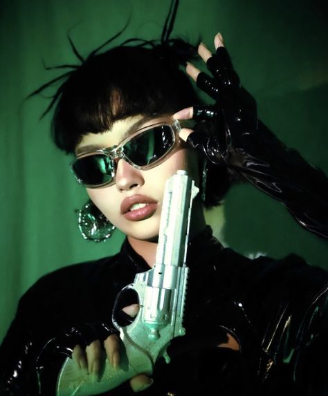 Cyberpunk Green Aesthetic, Matrix Photoshoot Ideas, Super Spy Aesthetic, Spy Aesthetics Female, The Matrix Outfit, Matrix Costume Women, Spy Photoshoot, Cyberpunk Female Character Design, Matrix Photoshoot