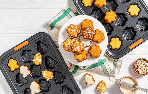 Lemon Snowflake Cakes with White Chocolate Glaze | Le Creuset® Official Site Cakelet Pan Recipes, Cakelet Recipes, Cardamom Sugar Cookies, Snowflake Cakes, Cast Iron Skillet Desserts, Iron Skillet Desserts, White Chocolate Glaze, Party Tips And Tricks, Creuset Recipes