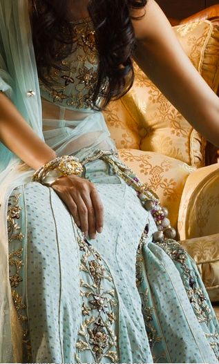 pretty color Arabian Nights Aesthetic Clothes, Genie Aesthetic Blue, Arabian Princess Aesthetic, Pavarti Patil, Summer Court Aesthetic, Arabian Princess Dress, Silk Indian Dress, Arabian Nights Aesthetic, Arabian Fashion