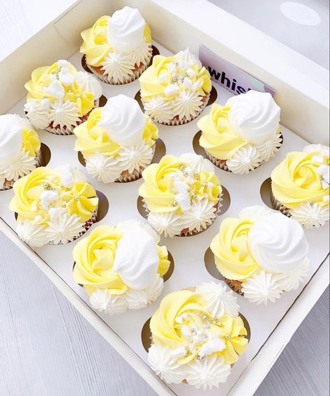 Cupcake Icing Designs, Lemon Curd Cupcakes, Lemon Cupcake, Cupcakes Filled, Bridal Shower Cupcakes, Icing Design, Vanilla Icing, Mini Cakes Birthday, Baby Shower Desserts