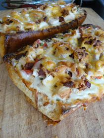 French Bread Chicken, Baguette Pizza Recipe, Bacon Ranch Pizza, Ranch Pizza, Bread Chicken, Chicken Bacon Ranch Pizza, Pizza Buns, French Bread Recipe, French Bread Pizza