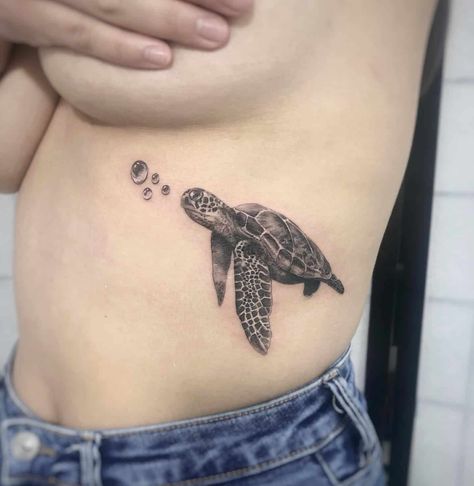 Arm Turtle Tattoo, Cool Sea Turtle Tattoos, Swimming Sea Turtle Tattoo, Sea Turtle Spine Tattoo, Sea Turtle Tattoo Realistic, Turtle Reference, Cute Turtle Tattoo, Sea Tattoo Sleeve, Mum And Daughter Tattoo