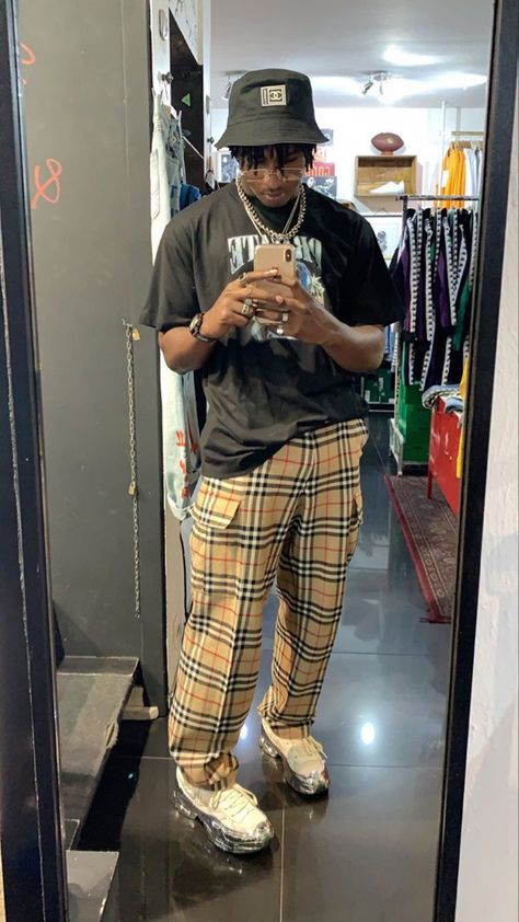 #outfit #streetwear #vintagestyle #burberry Mens Plaid Pants Outfit Streetwear, Burberry Outfit Men Street Styles, Baggy Aesthetic Outfits Men, Plaid Pants Men Outfit Street Styles, Mens Burberry Outfit, Burberry Pants Outfit, Burberry Outfit Street Style, Burberry Aesthetic Outfit, Plaid Pants Outfit Men