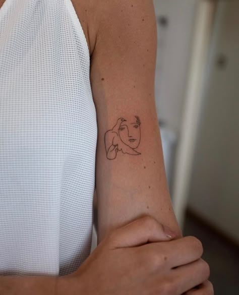 Picasso Tattoo Line, Miro Tattoo, Picasso Tattoo, Bicep Tattoo Women, Patriotic Tattoos, Petit Tattoo, Single Needle Tattoo, Minimal Tattoos, Tattoos For Women Half Sleeve