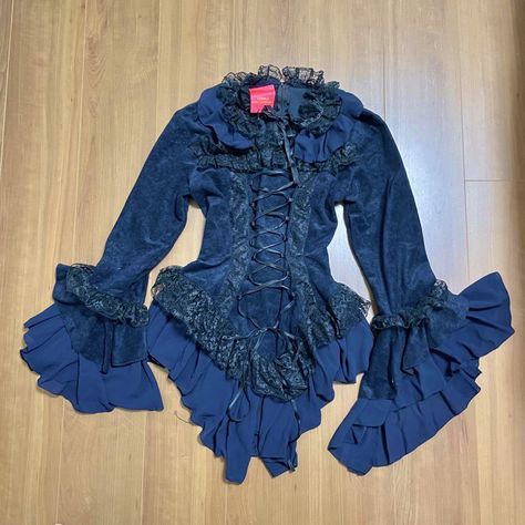 Gothic lolita ruffle and lace blue top with ribbon detailing by the brand Visible Reiko Matsuyama 🕸️ Blue Goth Outfits, Grunge Goth Outfits, Goth 2000s, Ruffle Lace Top, Blue Lace Top, Clothing Sites, Grunge Goth, Japanese Outfits, J Fashion