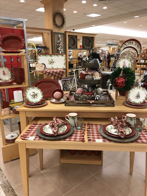 Christmas Merchandising, Dinner Display, Crockery Display, Furniture Store Display, Southern Living Christmas, Holiday Furniture, Merchandising Ideas, Dish Display, Market Table