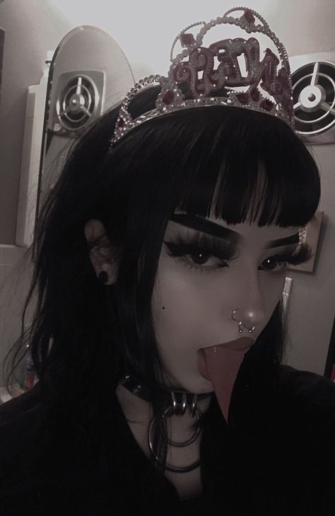 Goth E-girl Makeup, Alt Girl Makeup, Alt Girl Aesthetic, Goth Girl Aesthetic, Grunge Girls, Alternative Girl, Edgy Girls, Alt Aesthetic