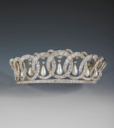 Vladimir Tiara, Maria Pavlovna, Royal Crown Jewels, Diamonds And Pearls, Royal Crowns, Tsar Nicholas Ii, Pearl Tiara, Royal Tiaras, Tsar Nicholas