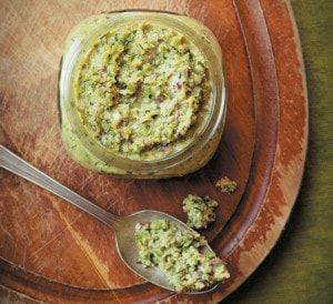 How To Make Pesto, Kale Recipes, Vegan Sauces, Toasted Walnuts, All Vegetables, Vegan Condiments, Slow Cooking, Chard, Vegan Dishes