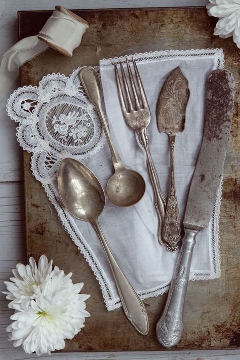 Cutlery Aesthetic, Colorful Dinnerware, Vintage Corner, Gluten Free Kitchen, Vintage Cutlery, Granny Chic, Silver Spoons, Serving Set, Serving Piece