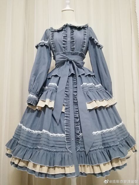 Old Dresses Aesthetic, Esmeralda Outfit, Op Dress, Classic Lolita, Old Fashion Dresses, Fashion Sketches Dresses, Dresses Aesthetic, Old Dresses, Pretty Prom Dresses