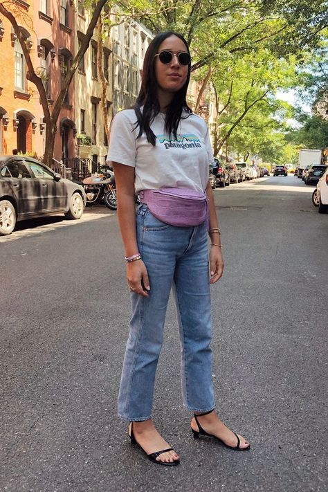 Patagonia outfit ideas Patagonia Street Style, Hip Pack Outfit, Fannypack Outfits, Fanny Pack Outfit, Bum Bag Outfit, Belt Bag Outfit, Belt Bag Fashion, Patagonia Outfit, Fanny Pack Fashion