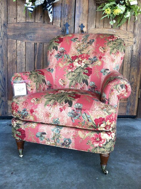 Beautiful floral chair for you hearth room, living room or your garden room. Floral Chairs Living Room, Floral Couch Living Room Vintage, Floral Chair Living Room, Grandma Chair, Floral Sofas, Floral Chairs, Floral Armchair, English Cottage Interiors, Bar Stool Wood