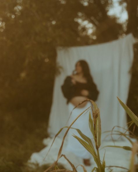 A dreamy maternity post📸🌾 #maternity #maternityshoot #maternityphotography #westtexas #westtexasphotographer #midland Mirror Maternity Pictures, 35 Mm Photography, Natural Maternity Photography, Beach Maternity Pictures, Maternity Photography Outdoors, Beach Maternity, Maternity Pics, Maternity Shoot, Pregnancy Shoot