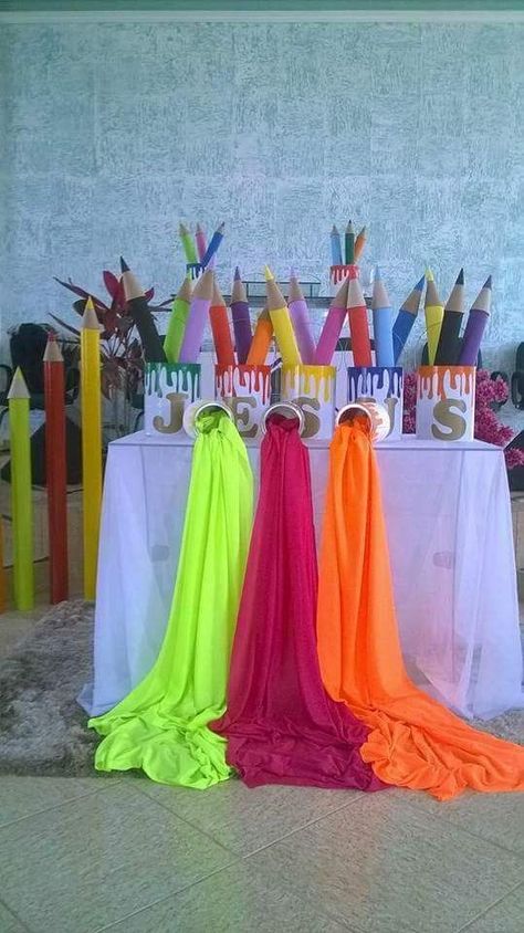 Holi Party Decoration Decorating Ideas, Holi Decoration Ideas For School, Holi Theme, Paint Decoration, معرض فني, Holi Party, Paint Themes, Slime Party, Painting Birthday