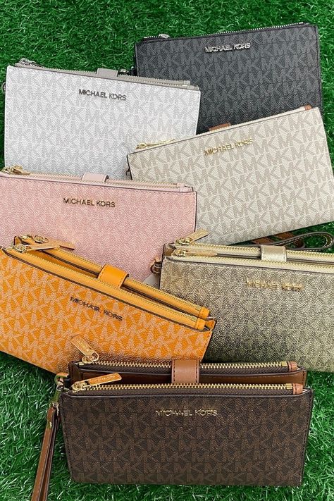 Michael Kors Wallet Wristlet, Wallet Michael Kors, Micheal Kors Wallet, Louis Vuitton Luggage, Mk Wallet, Michael Kors Clutch, Mk Purse, Girly Bags, Michael Kors Purse