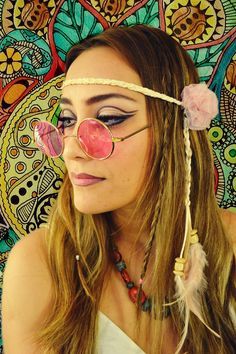 maquillaje-hippie Hippie Halloween Makeup, 70s Disco Makeup 1970s, Hippie Make Up 70s, 60s Fashion Hippie 1960s, Hippie Carnaval, 70s Inspired Makeup, 70s Disco Makeup, 70s Hair And Makeup, 60s Fashion Hippie