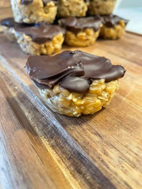 No Bake Peanut Butter Chocolate Oat Cups, No Bake Peanut Butter Oat Cups, Peanut Butter Chocolate Oat Cups, Peanut Butter Oat Cups, Oat Cups, Bake Gluten Free, Oats Snacks, Peanut Butter Oat, Dessert Charcuterie