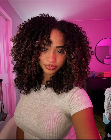 2c Curly Hair Black Women, Curly Haircut 3b 3c, Curly Cut Inspo Pics, Curly Cuts With Layers Short, Curly Cut Layers, Layered Curly Hair Black Women, Curly 3b Haircut, Diva Haircut Curly, Curly Haircut For Volume