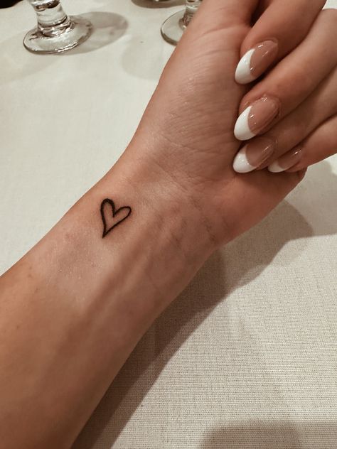 tattoo inspo Messy Heart Tattoo, Xoxo Tattoo, Small Heart Tattoos, Stick And Poke, Heart Tattoo, Small Heart, Body Painting, Tattoos