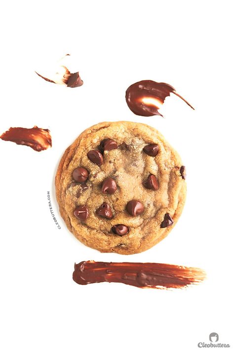 Chocolate Chip Cookie Photography, Brownie Aesthetics, Cookies Pictures, Baked Makeup, Study Food, Baking Photos, Recipes Aesthetic, Classic Chocolate Chip Cookies Recipe, Gourmet Fudge