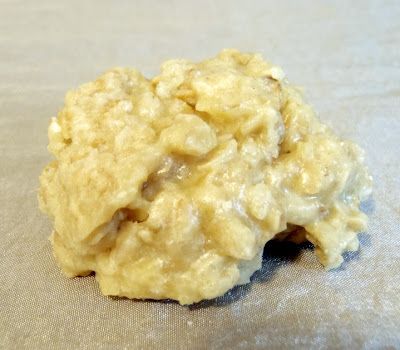 VANILLA OATMEAL NO BAKE COOKIES - USES PUDDING MIX   -   2 c. sugar  3/4 c. butter   2/3 c. milk  1 (3.4 oz.) box instant vanilla flavor pudding mix  3 1/2 c. quick cooking oats  1/2 tsp. vanilla extract Oatmeal No Bake, Vanilla Oatmeal, Oatmeal No Bake Cookies, Baking Recipes Cookies, Bake Cookies, Yummy Sweets, No Bake Treats, Eat Dessert, Cookie Desserts