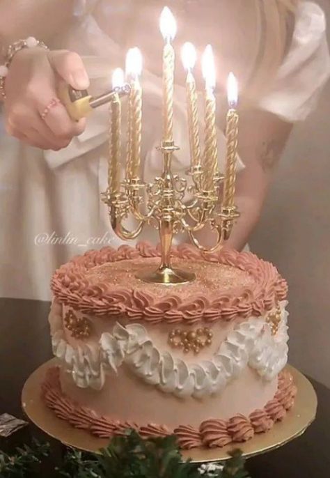 Nanalan Cakes, Victorian Cakes, Bolo Vintage, Cake For Boyfriend, 25th Birthday Cakes, Vintage Birthday Cakes, 귀여운 음식 그림, Pink Birthday Cakes, Pretty Dessert