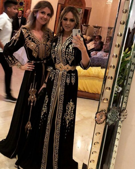 Morrocan Dresses, Caftan Moroccan, Islamic Fashion Dresses, Moroccan Fashion, Moroccan Dress, Iconic Dresses, Fancy Dress Design, Islamic Fashion, African Beauty