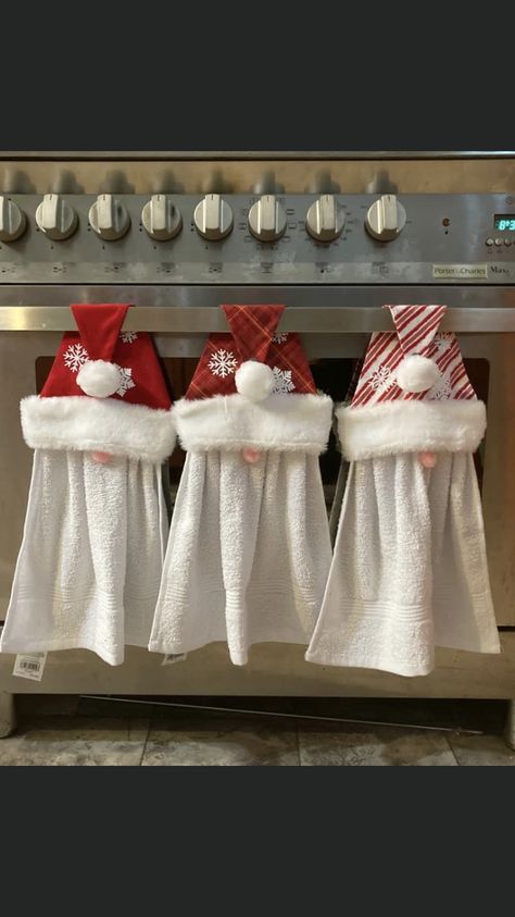 Santa Hat Towel Topper, Santa Hat Kitchen Towel, Santa Hat Towel Holder, Dish Towel Crafts, Kitchen Towels Crafts, Diy Towels, Christmas Sewing Projects, Towel Crafts, Christmas Kitchen Towels