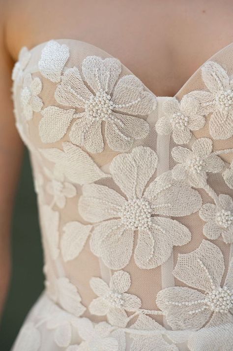 Heavily Beaded Wedding Dress, 3d Flower Wedding Dress, Wedding Dress 3d Flowers, 3d Lace Dress, Grace Kelly Wedding Dress, Jasmine Wedding Dress, Embroidery Texture, Wedding Cruise, Big Wedding Dresses