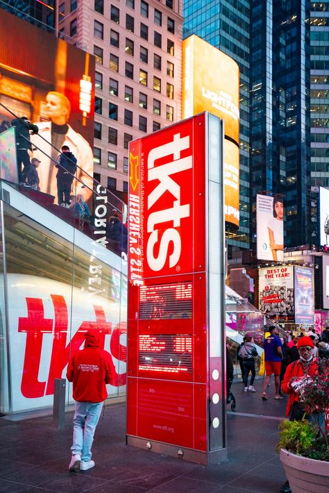 TKTS Guide: How to Get (Legit) Discount Broadway Shows in NYC Broadway Tickets, Ticket Booth, New York Attractions, Live Theater, Broadway Theatre, Popular Shows, Waiting In Line, Art Event, New York Travel