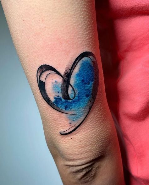 Blue Heart Tattoo Ideas, Blue Heart Tattoo, Simple Heart Tattoo, Watercolor Heart Tattoos, Heart Flower Tattoo, Heart Tattoo Ideas, Watercolor Tattoo Sleeve, Heart Tattoos With Names, Heart Tattoo Design