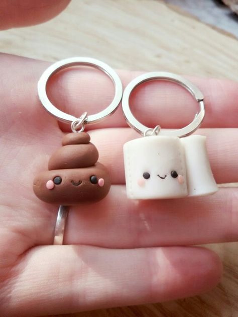 Crafts For Bf, Bff Funny, Best Friend Keychain, Funny Necklace, Fimo Kawaii, Friend Keychain, Paper Pendant, Homemade Clay, Bff Jewelry