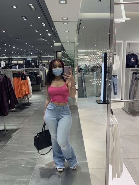 mirror picture Mall Selfie Ideas, Outfits For The Mall Casual, Fake Mall Pics, Cute Mirror Poses Standing, Mirror Full Body Selfie, Mall Pictures Aesthetic, Mall Instagram Pictures, Shopping Mall Pictures Ideas, Mall Shopping Outfit