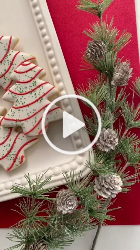 Christmas Cookie Decorating Videos, Lil Debbie, Cookie Videos, Decorating Videos, Christmas Cookies Decorated, Holiday Cookies, Sugar Cookies Decorated, Christmas Cookies, Cookie Decorating