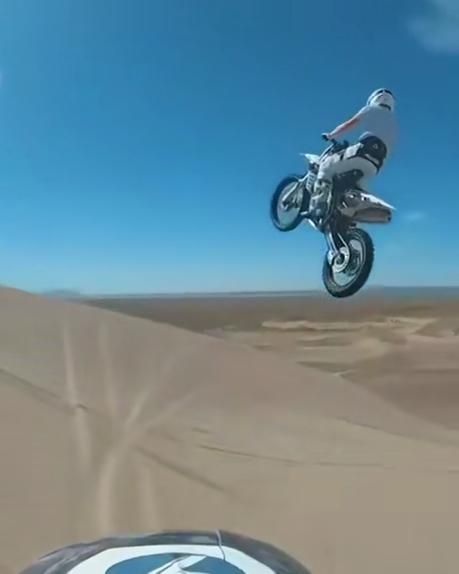 Dirt Bike Videos, Motocross Funny, Motor Video, Bike Offroad, Bike Video, Dirt Bike Quotes, Dirt Biking, Motocross Love, Cool Dirt Bikes