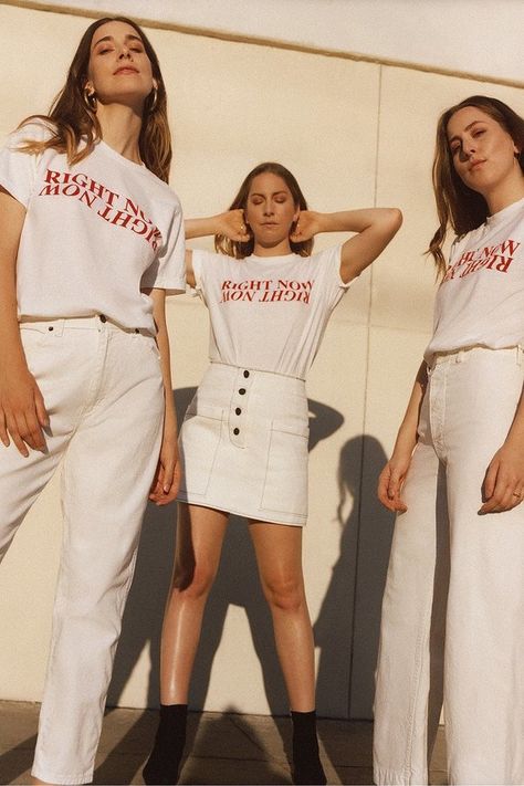 Urban Outfitters HAIM Right Now Tee Haim Style, Danielle Haim, Haim, White Outfits, Look Cool, Fashion Magazine, No. 2, Urban Outfitters, Right Now