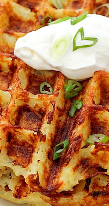 Shredded Potato Waffles, Potato Waffles Recipe, Cabbage Waffles, Mashed Potato Waffles, English Potatoes, Small Cooker, Potato Waffle Recipe, Crispy Potato Pancakes, French Toast Pancakes