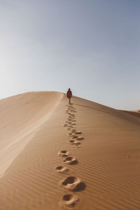 Desert Photoshoot Ideas, Abu Dhabi Travel, Dubai Safari, Desert Photoshoot, Footprints In The Sand, Dubai Vacation, Dubai Aesthetic, Desert Photography, Desert Safari