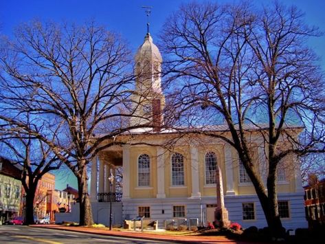 Here Are 10 Of The Most Beautiful Small Towns In Virginia Fort Lee Virginia, Virginia Road Trip, Bristol Virginia, Warrenton Virginia, Retirement Finances, Cheapest Places To Live, Blacksburg Virginia, Virginia History, Virginia Is For Lovers