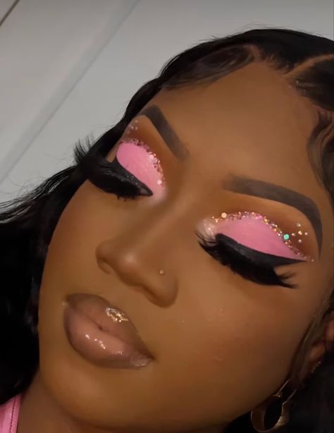 Maquillage Yeux Cut Crease, Birthday Makeup Looks, Gold Makeup Looks, Face Beat Makeup, Glitter Makeup Looks, Prom Eye Makeup, Prom Makeup Looks, Cute Eye Makeup, Makeup For Black Skin