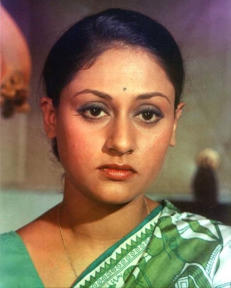 Bollywoodirect — Jaya Bachchan, one of the most versatile actors of... Jaya Bhaduri, Actors Bollywood, Jaya Bachchan, Retro Cinema, Indian Retro, Classic Posters, Bollywood Retro, Old Film Stars, Vintage Vignettes