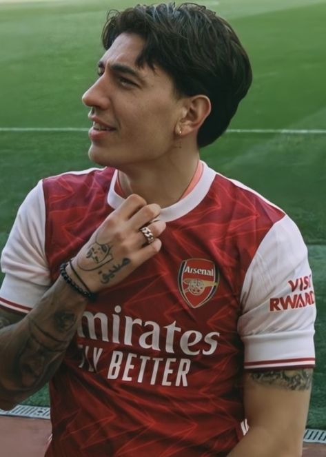 Hector Bellerin, Fa Cup Final, Medium Length Hair Men, Outfits Hombre, Soccer Guys, Mens Haircuts Fade, Fa Cup, Cup Final, Pretty Men