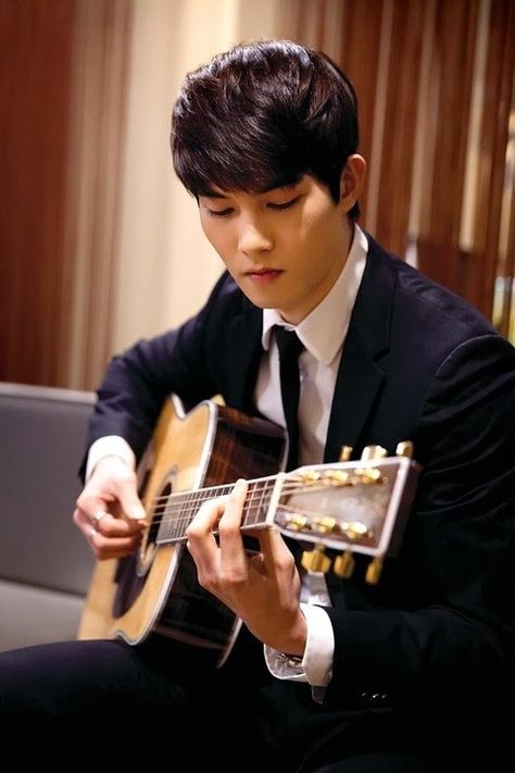 Agi!!! I love it!! Cnblue Jonghyun, Romantic Bucket List, Lee Jong Hyun Cnblue, Gu Family Books, Lee Jong Hyun, Kang Min Hyuk, Big Bang Top, Cn Blue, Jong Hyun