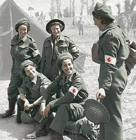 Females on the front line: Second World War nurses Women In Uniforms, History Of Nursing, Ww2 Women, Wwii Women, Red Cross Nurse, Army Nurse, Vintage Nurse, Group Of Women, Wwii Photos