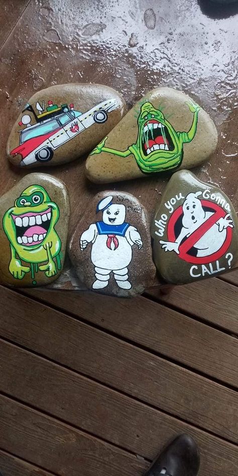 Tmnt Rock Painting, Rock Painting Ideas Spongebob, Painted Rock Characters, Spongebob Rock Painting, Squidward Rock Painting, Character Painted Rocks, Movie Painted Rocks, Sugar Skull Drawing, Inspirational Rocks