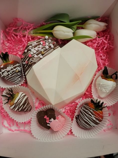 #smashheart #chocolateheartmold Breakable Chocolate Heart, Smash Heart, Breakable Chocolate, Chocolate Hearts, Covered Strawberries, Chocolate Covered Strawberries, Smash Cake, Cake Smash, Chocolate Covered