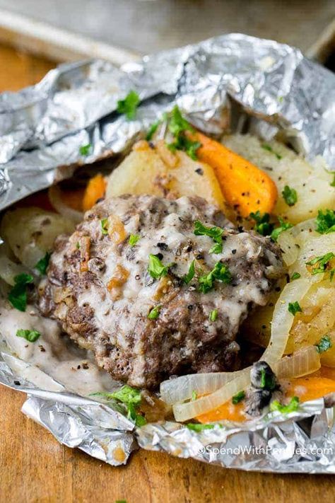 Hobo Dinner Packs are so simple to make and everyone raves about them! Comforting veggies like potatoes, carrots and onions are topped with a seasoned hamburger patty and grilled or baked to tender perfection. Dinner Foil Packets, Hobo Meals, Hobo Dinner Recipes, Hobo Dinner, Tin Foil Dinners, Hobo Dinners, Hamburger And Potatoes, Foil Pack Dinners, Hamburger Patty